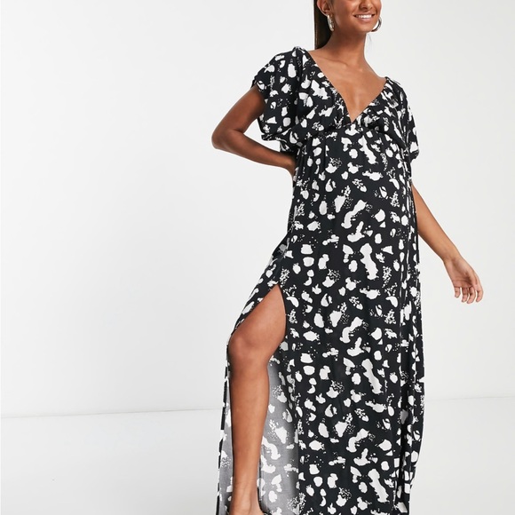 ASOS DESIGN Maternity flutter sleeve maxi beach dress in mono spot print - Picture 3 of 9